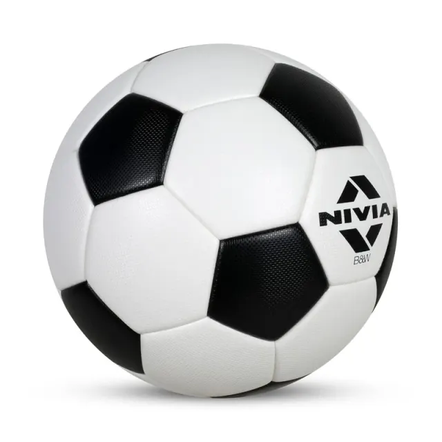 Black & White – Nivia